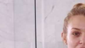 Josephine Skriver confesó que se rasura el rostro.