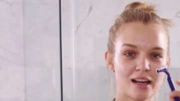 Josephine Skriver confesó que se rasura el rostro.