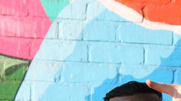 Fernando Cardona con el director Jim McKay.