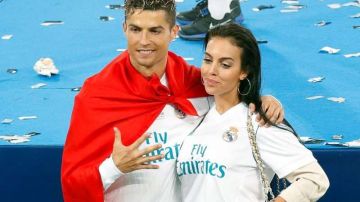 El portugués Cristiano Ronaldo y su novia Georgina Rodriguez. (Foto: EFE/EPA/ROBERT GHEMENT)