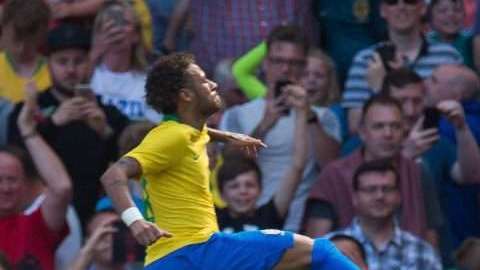 Brasil vio regresar a Neymar ante Croacia en Anfield. (Foto: EFE/EPA/PETER POWELL)