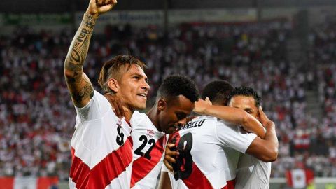 Paolo Guerrero protagonizó la victoria peruana ante Arabia Saudita. (Foto: EFE/EPA/GIAN EHRENZELLER)