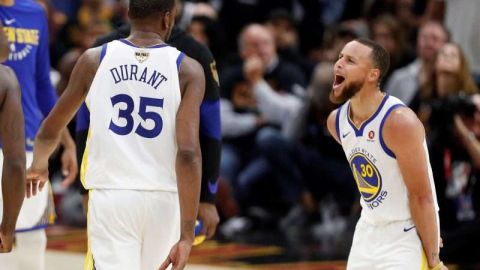 Los Warriors se llevaron la victoria en el juego 3 contra los Cavs. (Foto: EFE/DAVID MAXWELL)