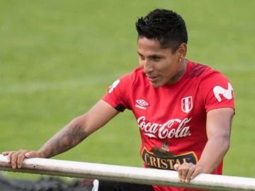 El delantero peruano Raúl Ruidíaz. (Foto: EFE/ Daniel Kopatsch)