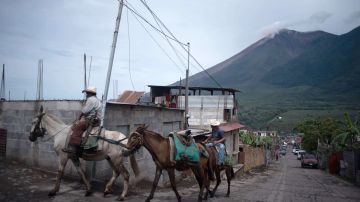 El volcán de Fuego aún sigue activo en Guatemala el 8 de junio de 2018.