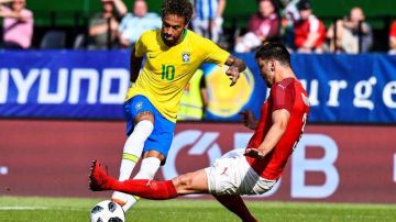 El astro de Brasil Neymar hizo un golazo ante Austria en el último ensayo antes del Mundial. (Foto: EFE/EPA/CHRISTIAN BRUNA)