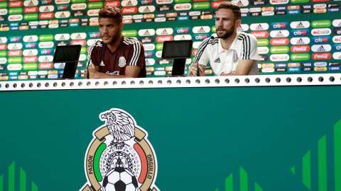 Layún y Dos Santos en rueda de prensa. EFE