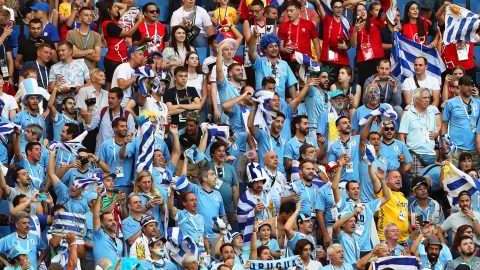 Aficionados de Uruguay en la Arena Rostov-On-Don. (Foto: EFE/EPA/KHALED ELFIQI)