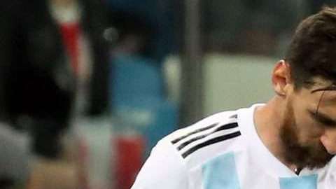 Lionel Messi en la cancha de Nizhny Novgorod tras la derrota ante Croacia. (Foto: EFE/EPA/VASSIL DONEV)