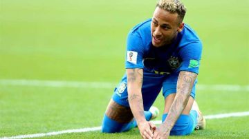 El exceso de caídas de Neymar genera polémica