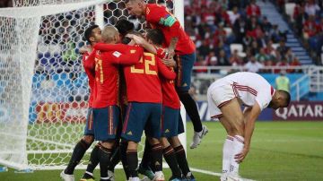 España celebra el gol de Isco. EFE
