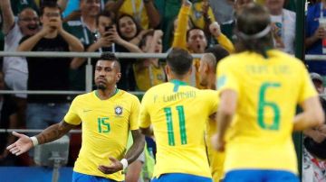 Paulinho abrió el camino del triunfo para Brasil. EFE