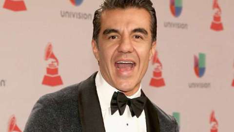 Adrián Uribe.