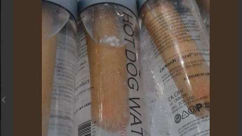 $38 dólares costaba cada botella de esta agua.