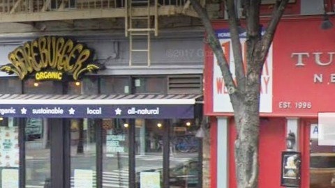 Se generó una estampida en el inmenso bar de tres pisos