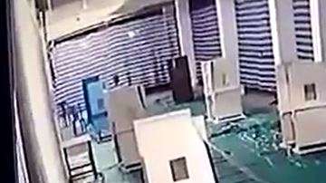 El padre no podía más con la presión de amigos y familiares.