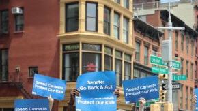 El grueso del liderazgo neoyorquino se reunió en Union Square Park para defender la extensión de las cámaras de control de velocidad.
