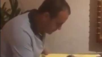 Cuauhtémoc Blanco le regaló una playera del América autografiada a López Obrador