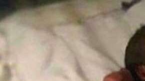 El bebé llamó la atención por su postura.