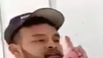 La atacante alegó que le estaban dejando escombros en su patio.