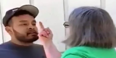 La atacante alegó que le estaban dejando escombros en su patio.