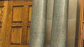 Torres al hacer el anuncio a los pies de la iglesia