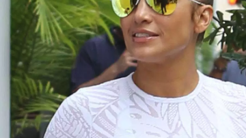 A estas famosas les gusta apretar sus curvas.