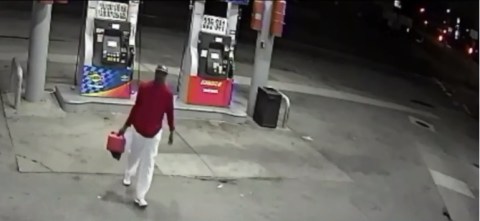 Fue captado en video comprando gasolina antes del incendio