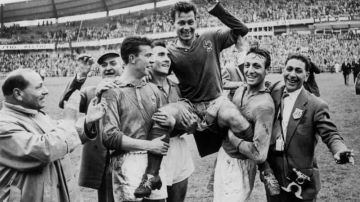 El día que el francés Just Fontaine logró su récord de 13 goles en el Mundial Suecia 1958. (Foto: STAFF/AFP/Getty Images)