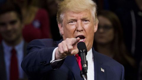 El presidente continuó este lunes con su retórica hacia inmigrantes.