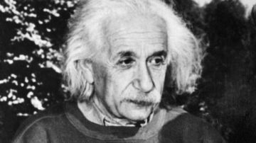 Einstein ganó el Premio Nobel de Física por su teoría del efecto fotoeléctrico.