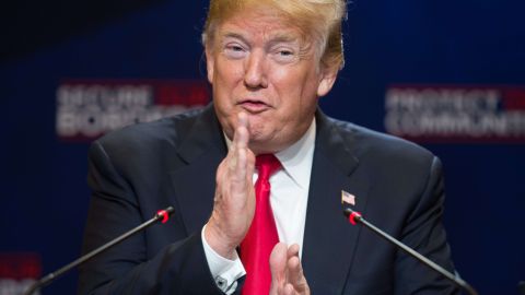 Trump asegura que esta medida contrarresta robo de propiedad intelectual y tecnológica de China