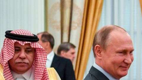 Vladimir Putin y el príncipe  Mohammed bin Salman. YURI KADOBNOV/AFP/Getty Images