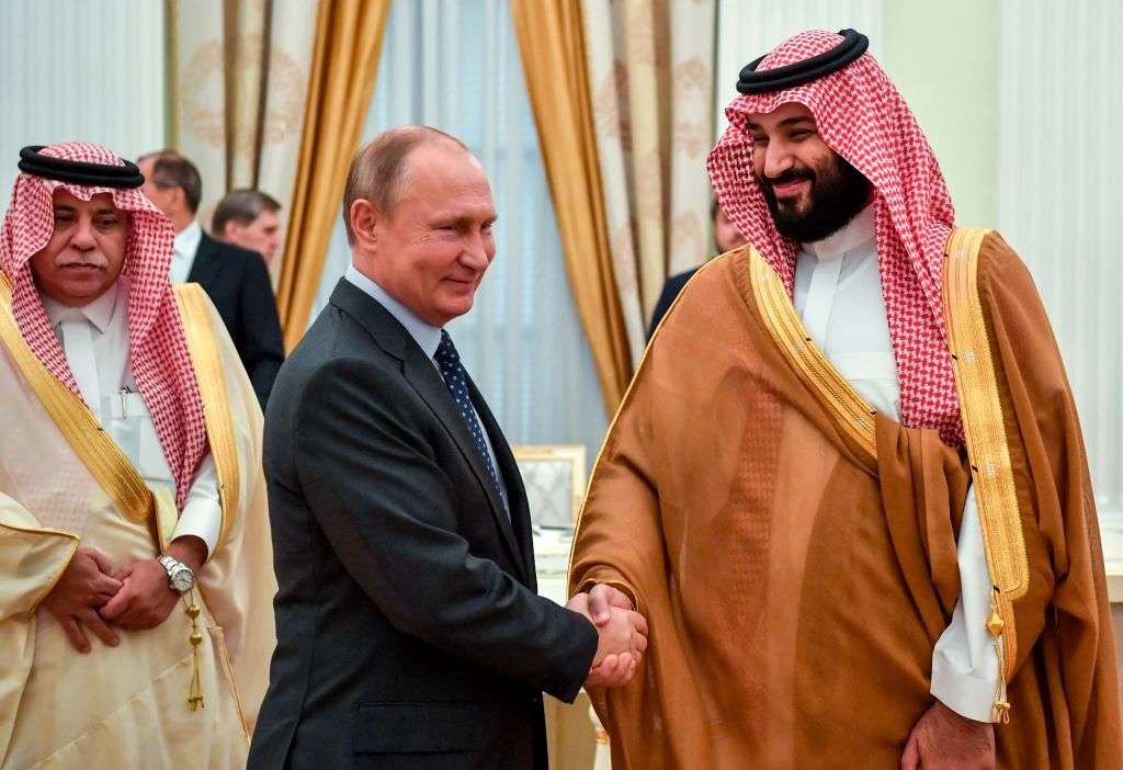 Vladimir Putin y el príncipe  Mohammed bin Salman. YURI KADOBNOV/AFP/Getty Images