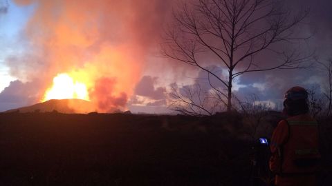 La fisura 8 del Kilauea se mantiene como una fuente de lava.