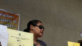 La asistencia que no incluye dinero en efectivo no está catalogada como carga pública.