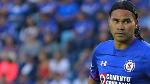 Carlos Peña se va del Cruz Azul con rumbo a Aguascalientes. (Foto: Imago7/Alejandra Suárez)