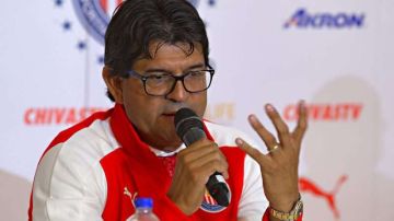 Cardozo, durante su presentación como nuevo entrenador de Chivas. (Foto: Imago7/Jorge Barajas)