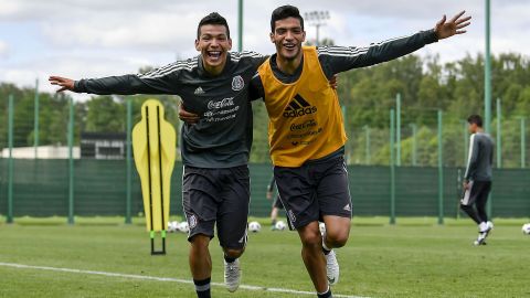Hirving Lozano y Raúl Jiménez durante el entrenamiento del Tri