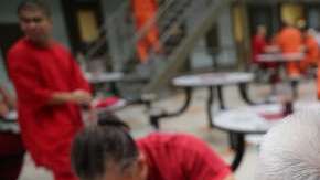 El 25% de los inmigrantes detenidos son enviados a cárceles de Geo Group. Otra gran compañía de prisiones es Core Civil, antes llamada Corrections Corporation of America