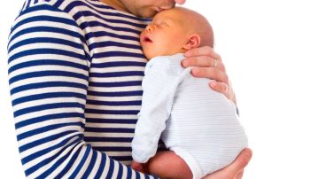 Una vez que nazca el bebé, el nuevo padre debe mantenerse involucrado en las actividades de cuidado de la pareja y del nuevo integrante de la familia.