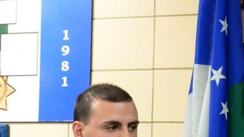 Tres policías salvan a bebé que había dejado de respirar