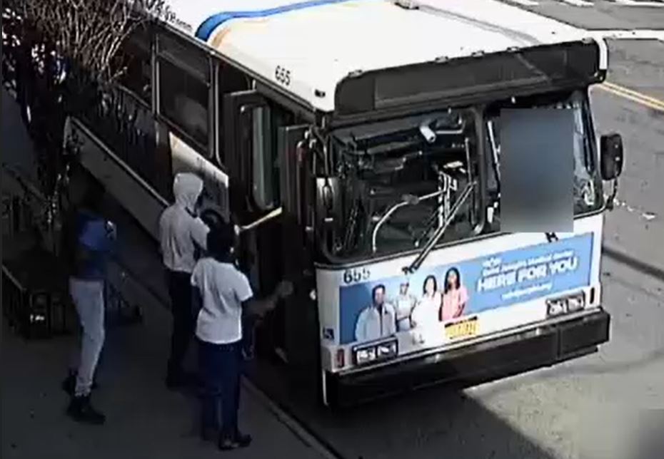 El conductor agredido estaba de servicio en un bus Liberty Lines W60