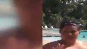 La mujer agredió a unos jóvenes y a unos policías.