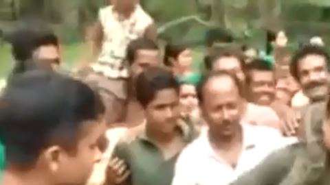 La pitón no reconoció a su "salvador".