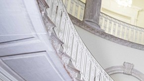 El alcalde De Blasio y el presidente del Concejo Corey Johnson, se felician por el presupuesto.