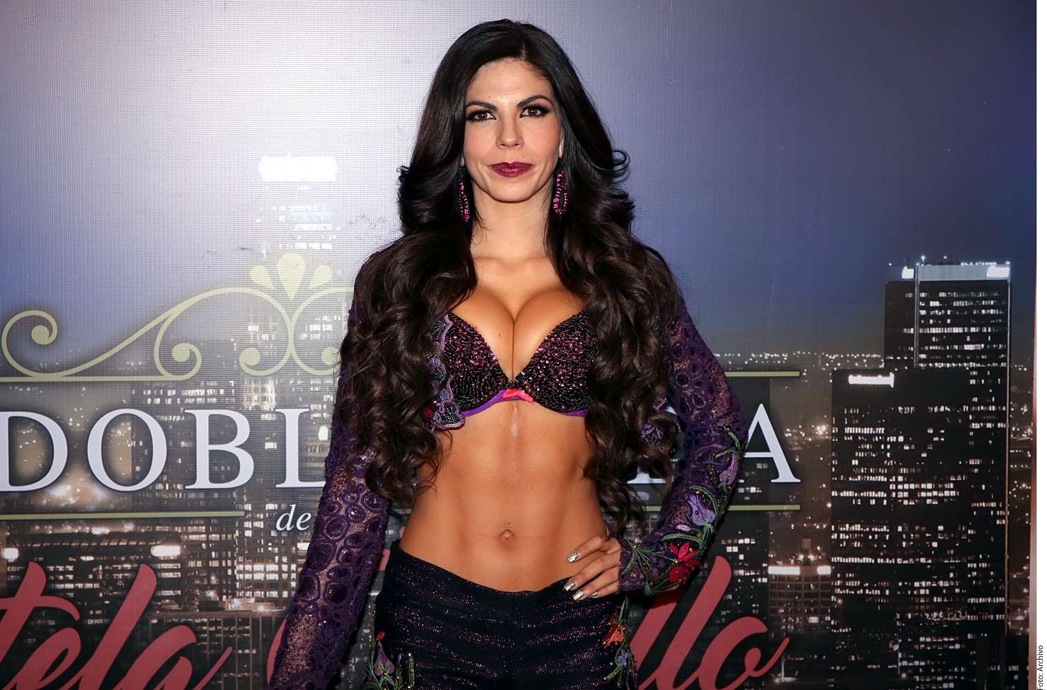 Foto: África Zavala calienta Instagram al presumir sus piernas con diminuto  vestido - El Diario NY