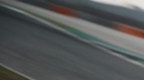 Uno de los autos más poderosos en una autopista sin límites.