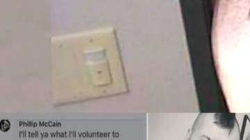 También el músico fue despedido de una banda en la que trabajaba