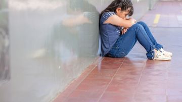 Las encuestas de los CDC muestran consistentemente que las adolescentes latinas intentan suicidarse a tasas mucho más altas que las niñas afroamericanas y o que las blancas.
